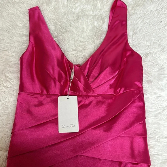 Dress First Cocktail Dress Form Fitting Fuchsia Sz6 Bust 34”waist 27” NWT - Picture 3 of 9